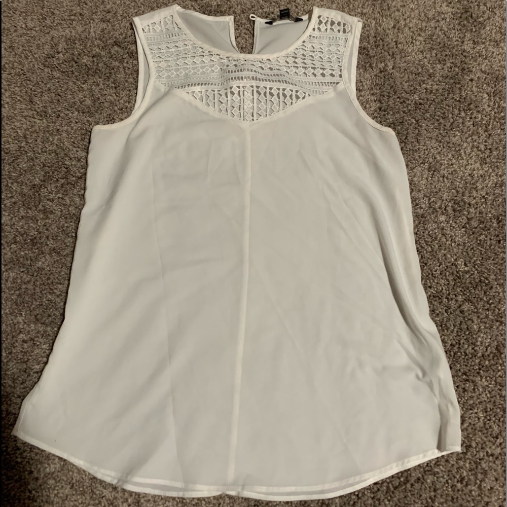Banana republic extra small off white silk blouse with beautiful detail